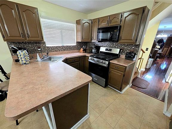 5th image of 15 Bergen Beach Pl #1