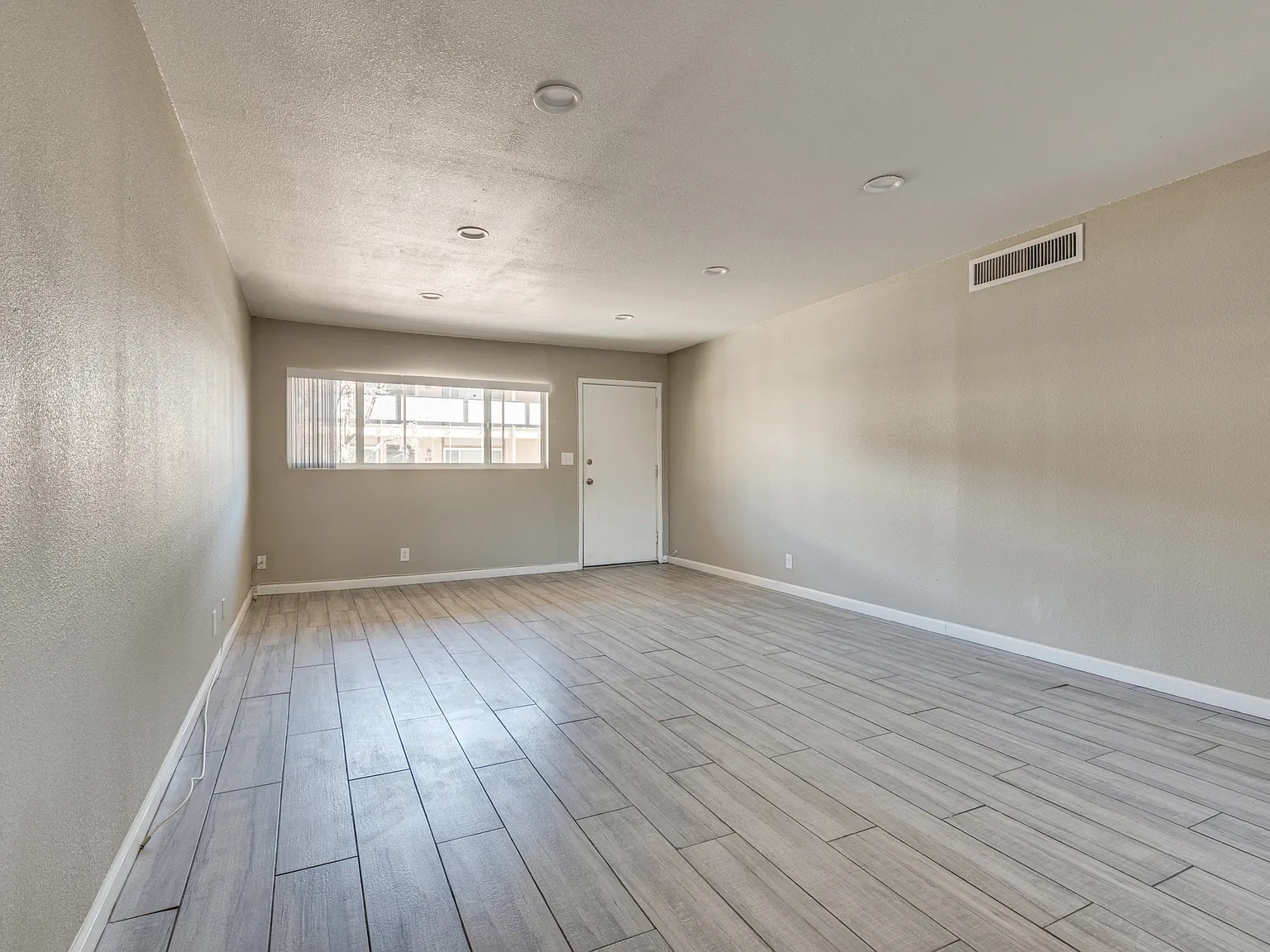356 E Desert Inn Rd — Photo 3