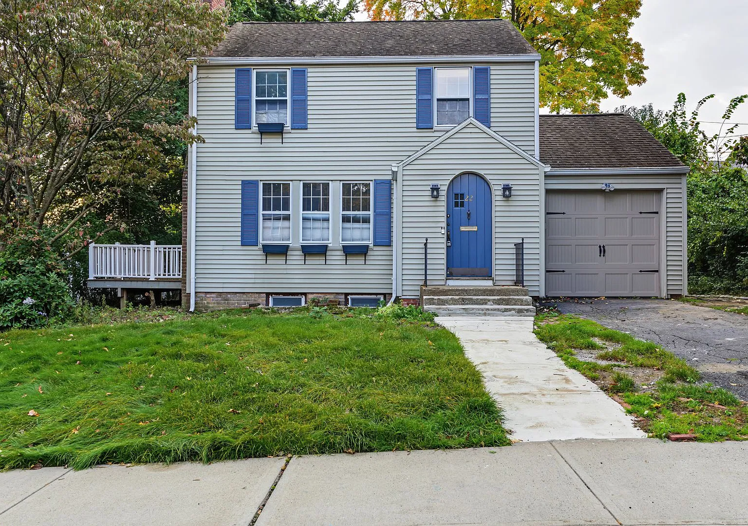 Charming Updated 3 Bed, 1.5 Bath House for Rent in Holyoke! — Photo 1