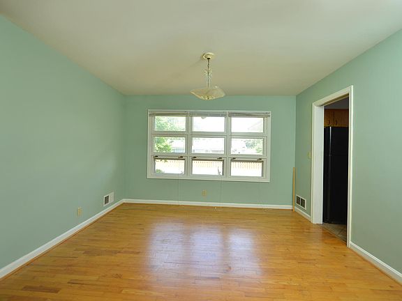3rd image of 1032 Seminole Trl
