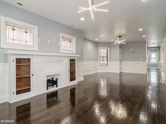 5th image of 3332 N Hamlin Ave #2