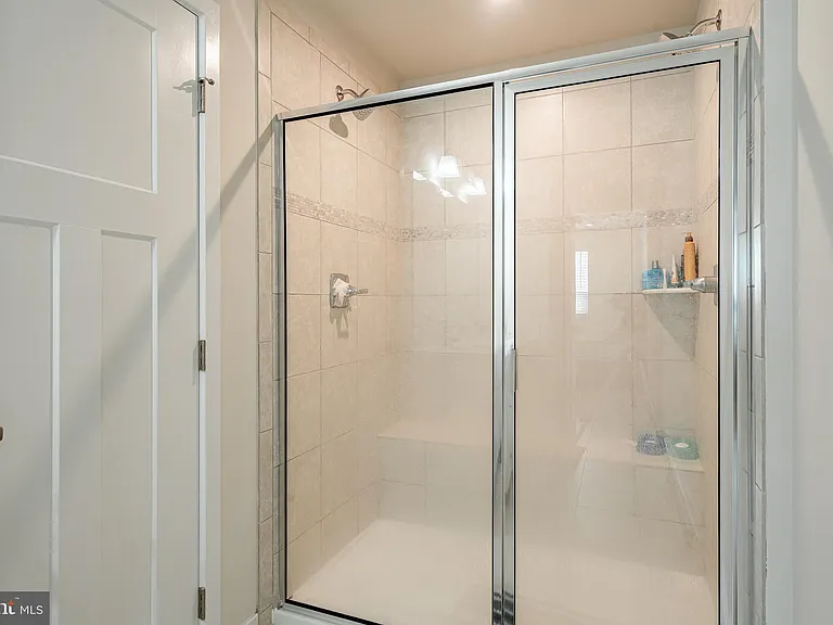 208 Chase Dr — Photo 16