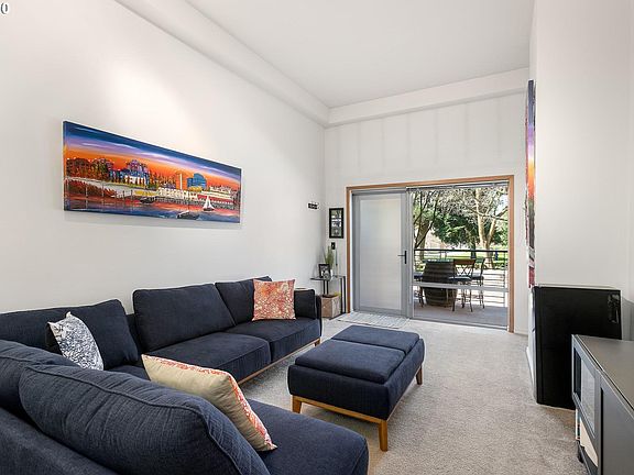 5th image of 701 Columbia St APT 109