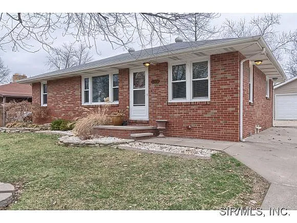 426 Sullivan St photo 1