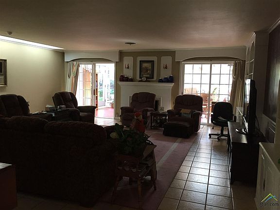4th image of 914 Crestwood Dr
