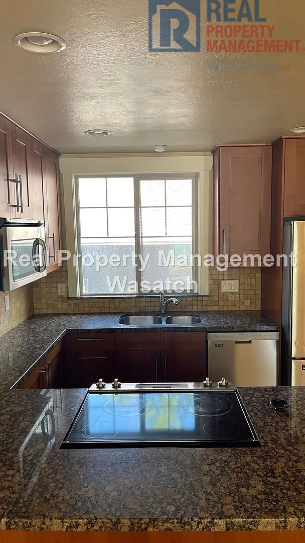 Beautiful 3 bedroom, 3 bathroom Townhome across from Liberty Park in Salt Lake City Utah!! — Photo 4