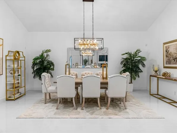 198 Green Mountain Dr, Palm Desert, CA 92211