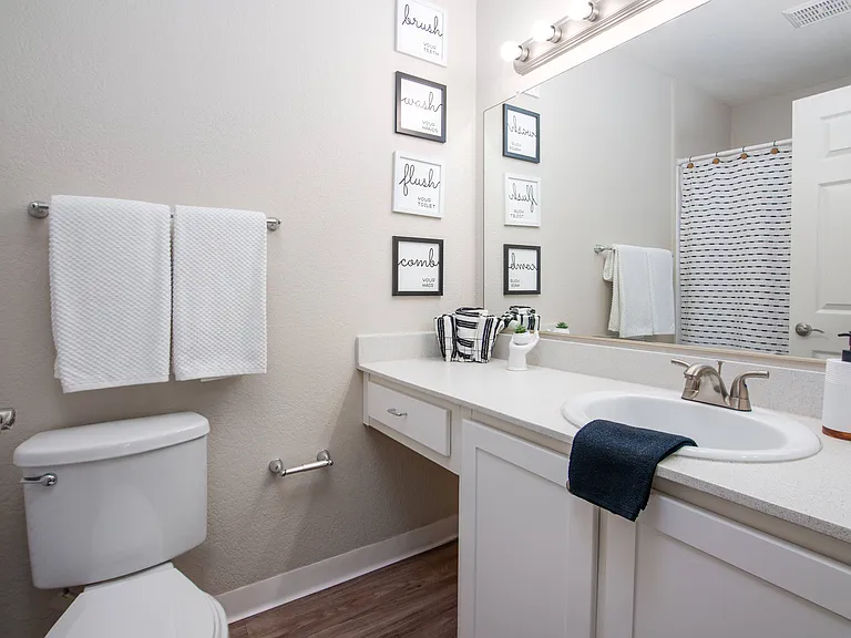 Rivercrest Apartments — Photo 29