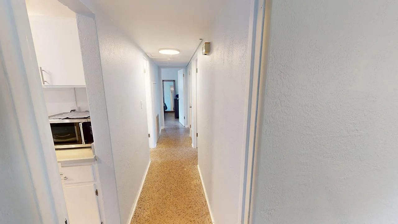 3 bed, 1.5 bath, 1066 sqft, $2,100 — Photo 4