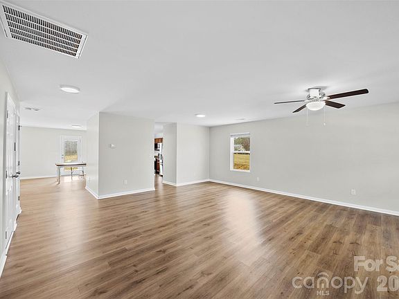 2nd image of 1047 Mackey Ct