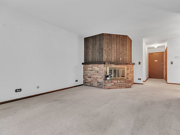 3rd image of 29W411 Emerald Green Dr #23-G