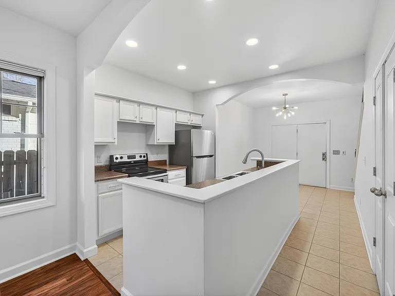 1103 Summit Ave — Photo 6