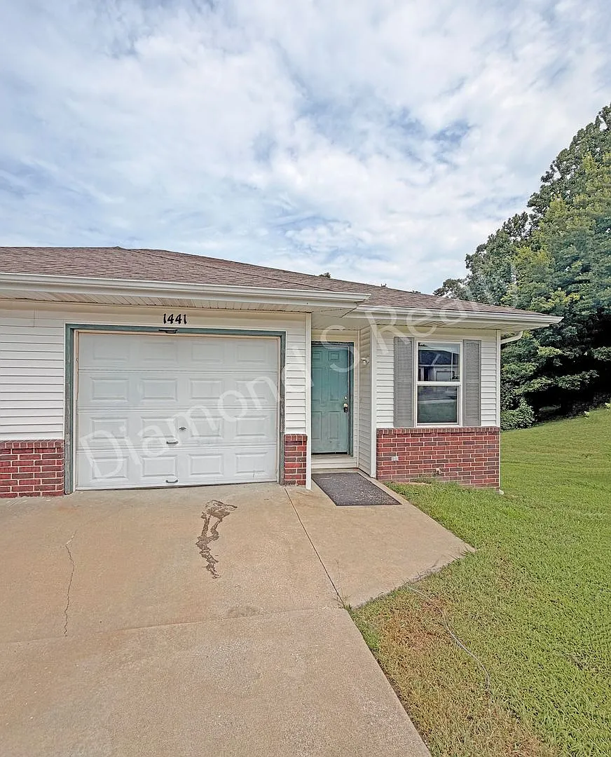 1441 / 1443 W Rainey Duplex — Photo 1