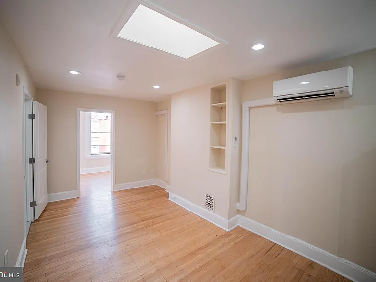 257 S 21st St #3F — Photo 3