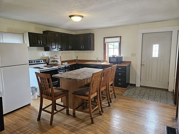 4th image of 916 7th St S #916