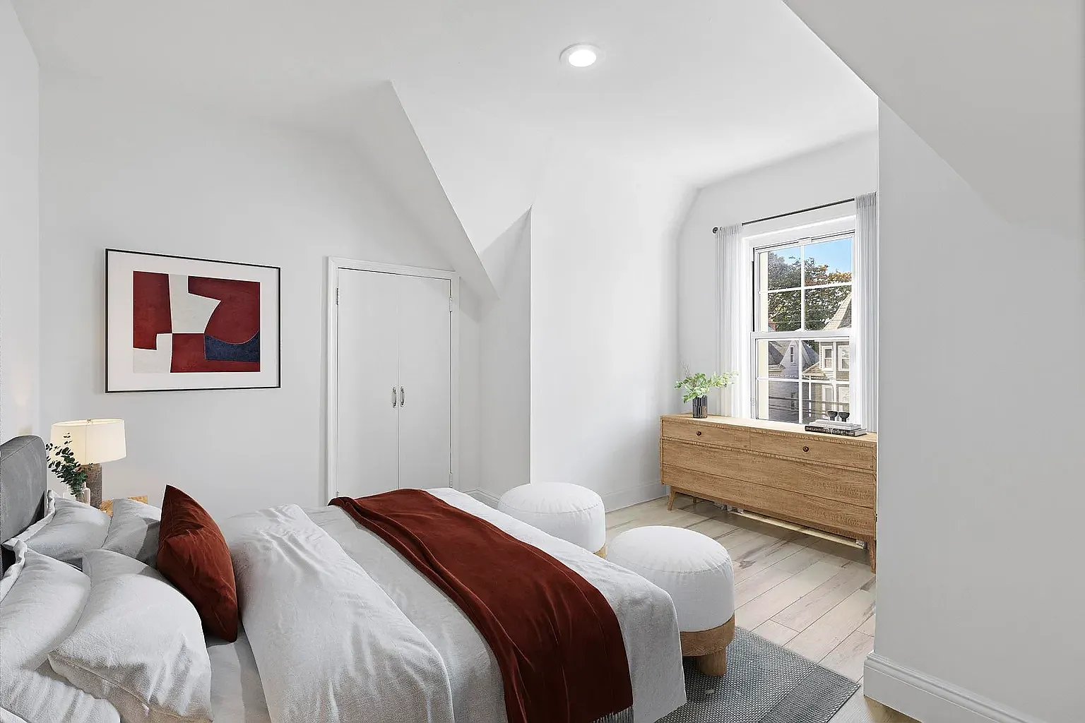 5 bed, 2200 sqft, $5,000 — Photo 4