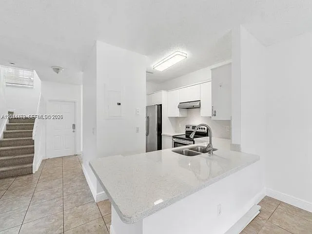 3 bed, 2.5 bath, $3,200 — Photo 3