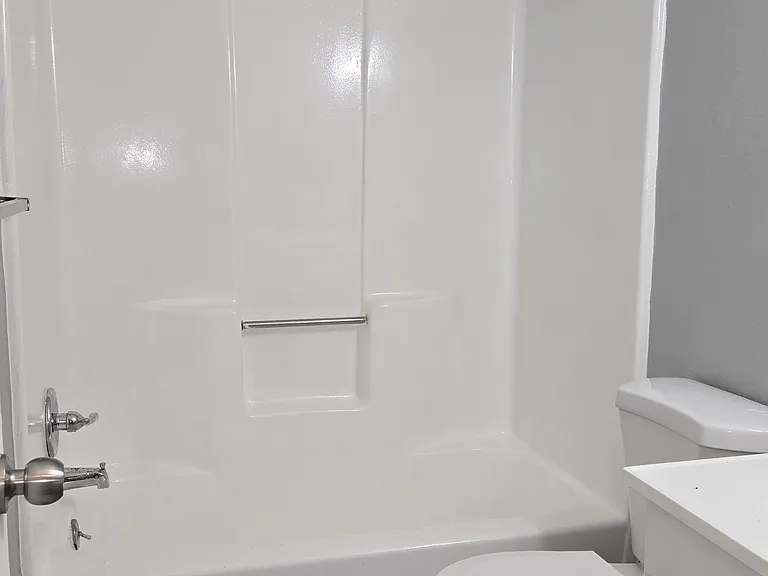 1800 E 42nd St #4 — Photo 6