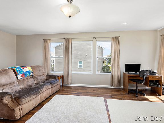 4th image of 6261 Greenview Dr