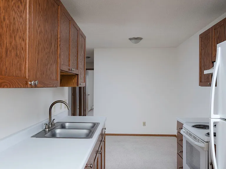 Raven Court Townhomes — Photo 10