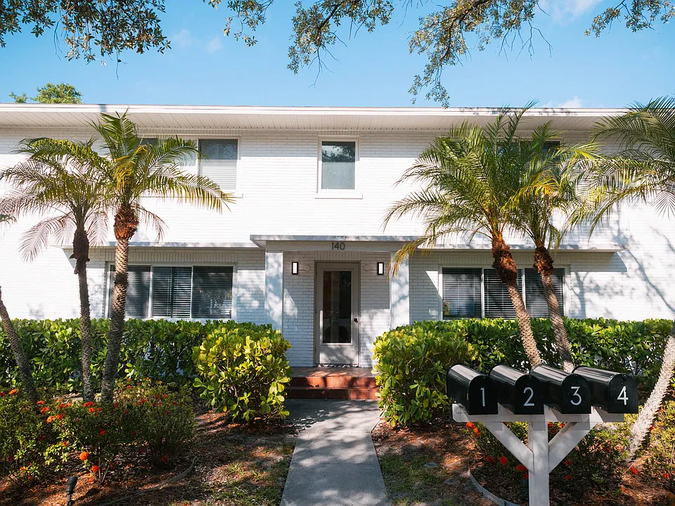 140 Danube Ave #2