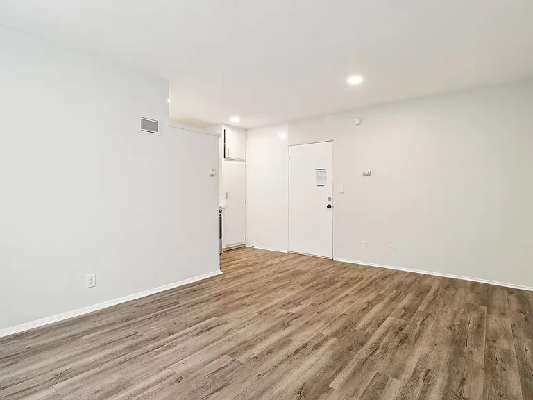 1275 Federal Ave — Photo 11
