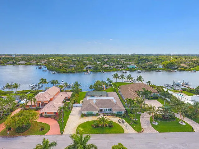35 SE Saddleback Rd