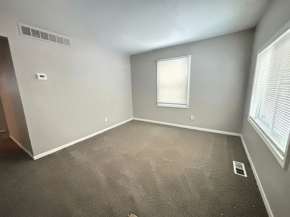3rd image of 11340 Fisher Ave