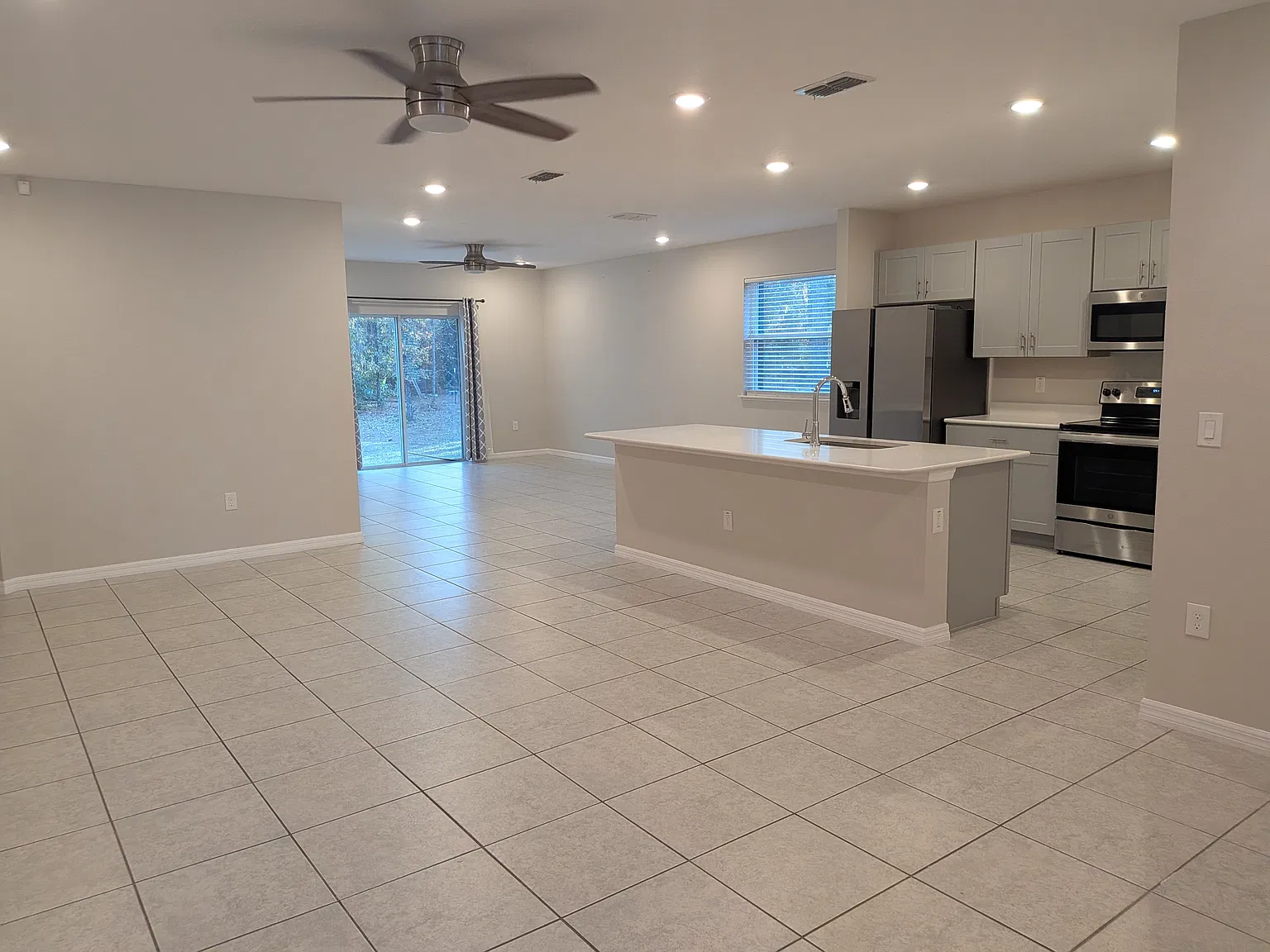 Nice 4/2 On Half Acre In Weeki Wachee — Photo 3