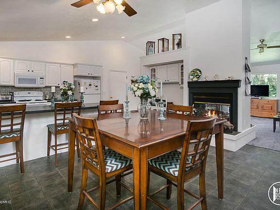 4th image of 17691 Downyberry Ln