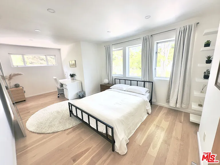 2690 Zorada Dr — Photo 30