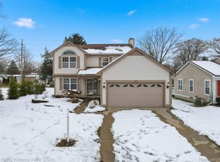 833 Huntclub Blvd, Auburn Hills, MI 48326