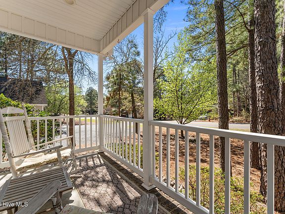4th image of 1665 Longleaf Drive E