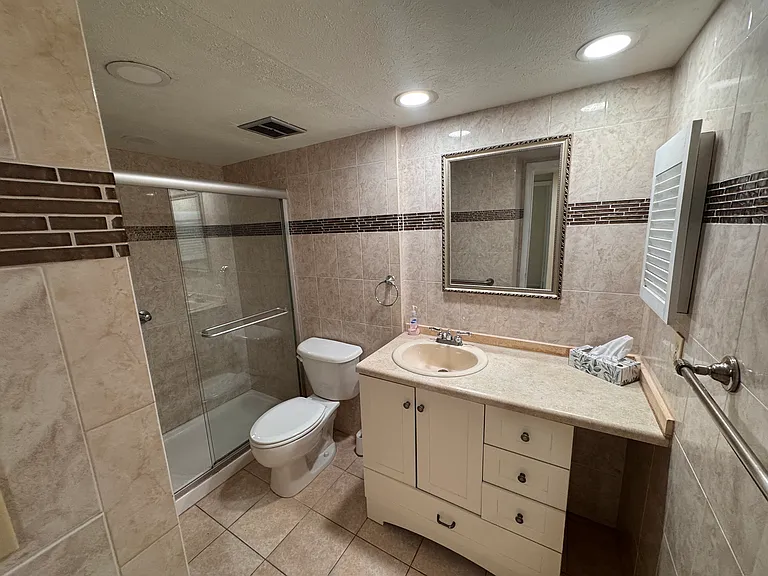 1575 Greenlea Dr #1 — Photo 11