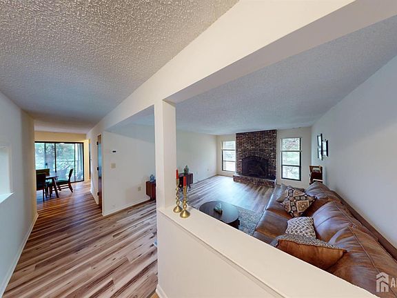 3rd image of 280 Willowbrook Dr