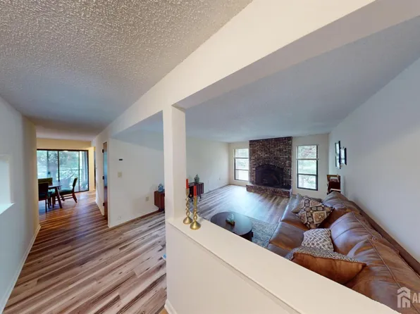 280 Willowbrook Dr, North Brunswick, NJ 08902