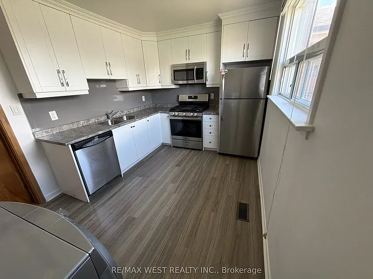 78 Millicent St #UPPER — Photo 3