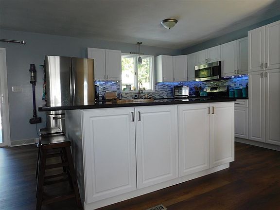 2nd image of 11 Rebecca Dr