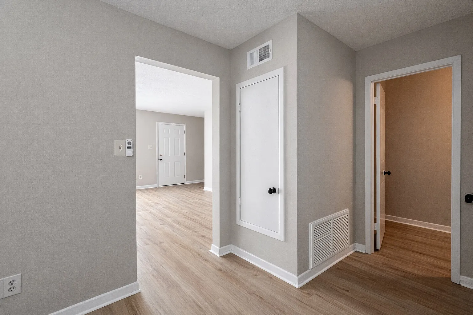 3 bed, 1.5 bath, 1595 sqft, $1,595 — Photo 3