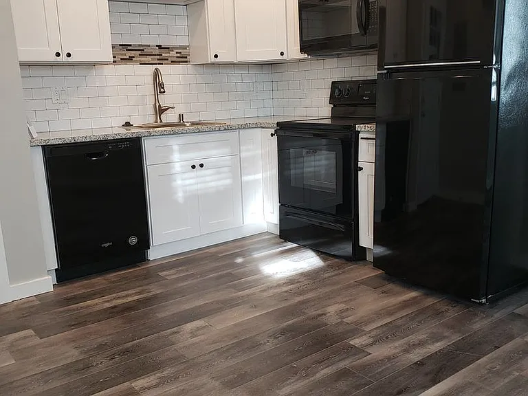 612 NE Santiam Blvd — Photo 1