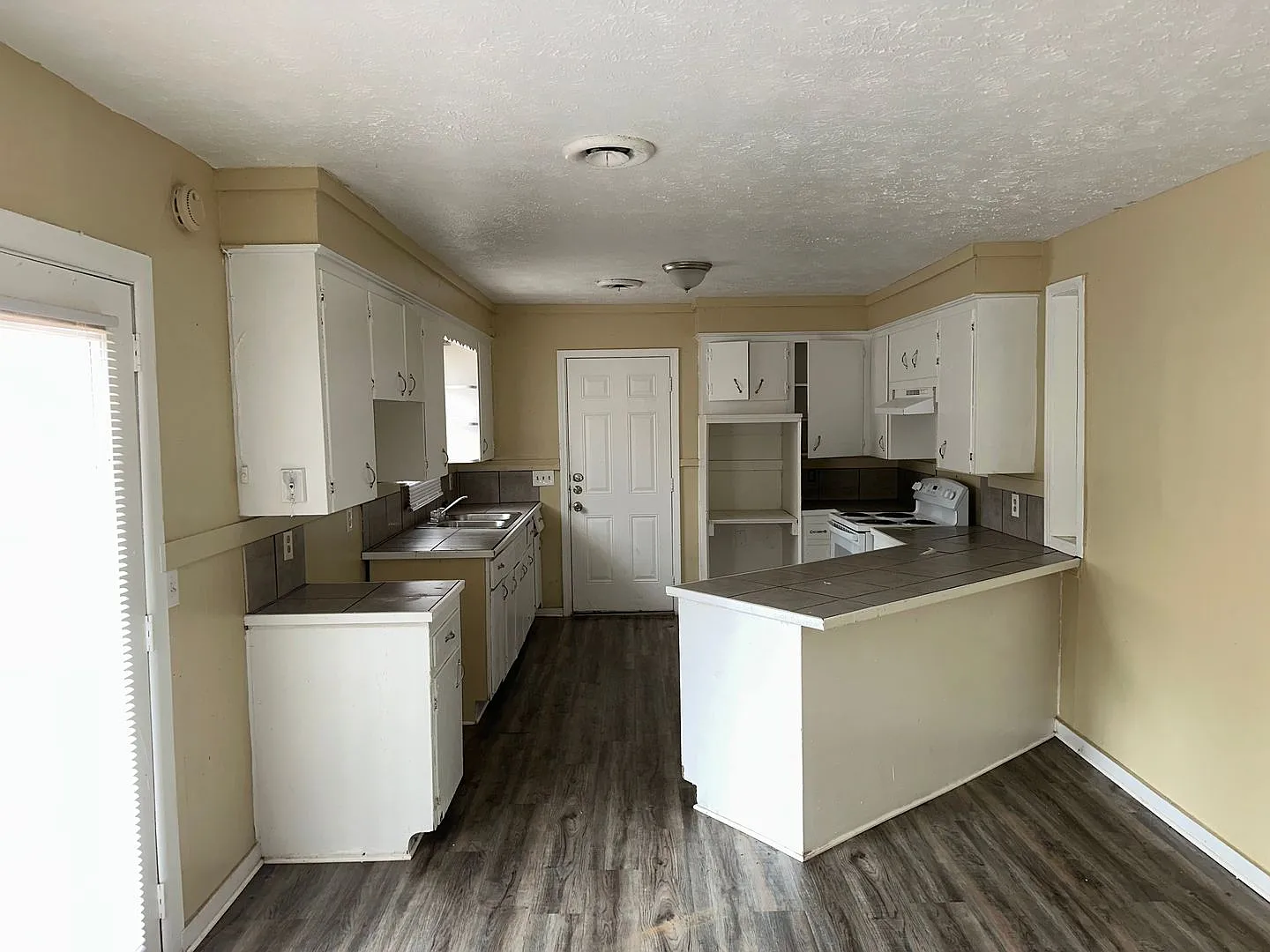 1925 Catalina Drive - Jackson Ms. 39204 — Photo 2