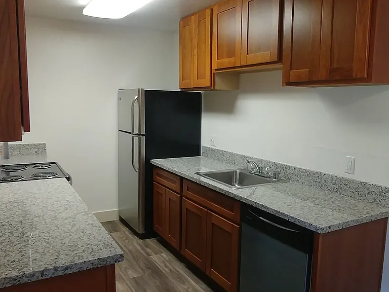 Rivergate Apartments — Photo 12