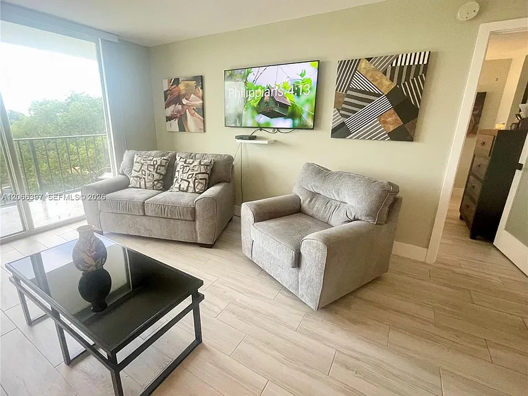 1800 N Andrews Ave #5D — Photo 4