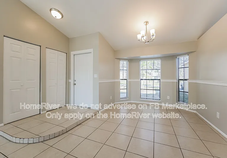 1720 SW 3rd Pl — Photo 2
