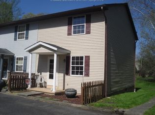 5043 Saint Patrick Cir, Cross Lanes, WV 25313