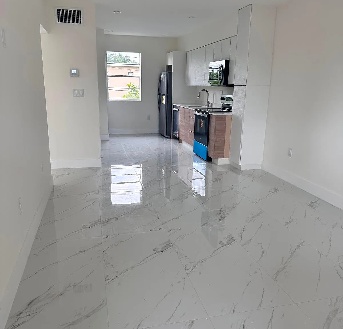 2 bed, 950 sqft, $2,000 — Photo 4