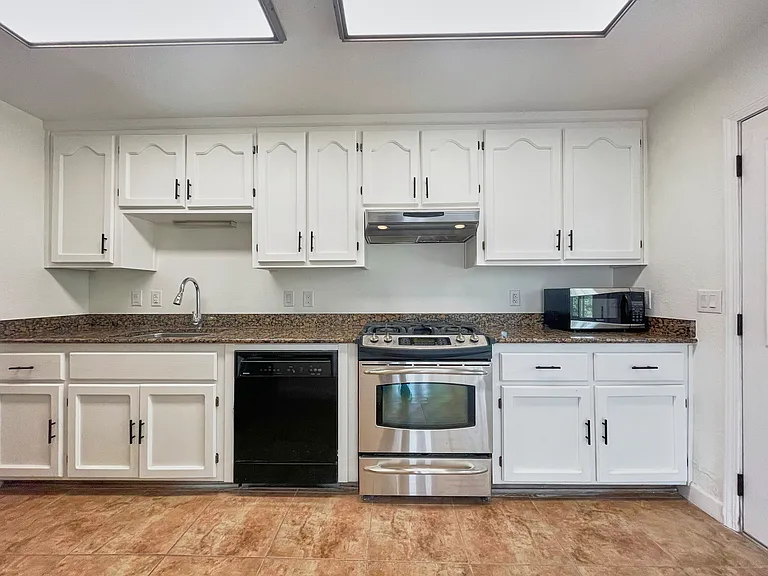 20809 Caylor Dr — Photo 24