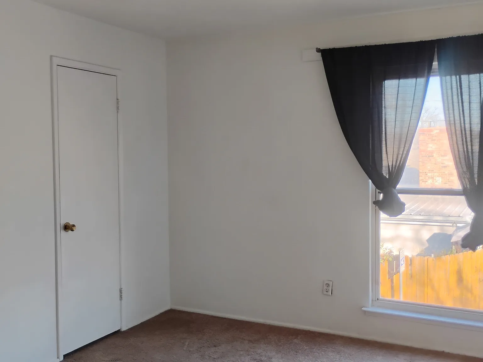4 bed, 1883 sqft, $2,450 — Photo 2