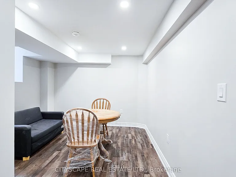 121 Ashdale Rd #LOWER — Photo 2