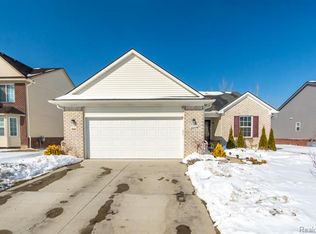 33440 Sand Piper Dr, Romulus, MI 48174
